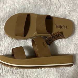 Flojos slip on Tan Sandals size 7